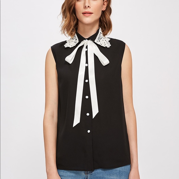 🆕🍒Black sleeveless tie neck blouse w/lace collar - Picture 5 of 6